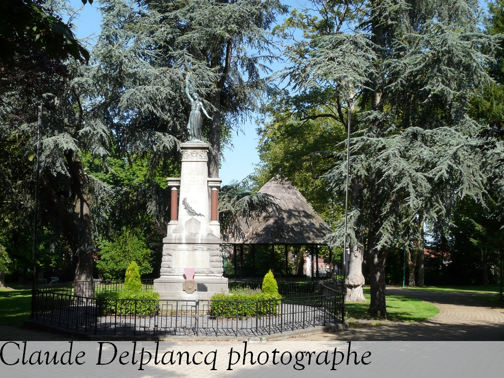 Vue du monument au Parc de Dour.